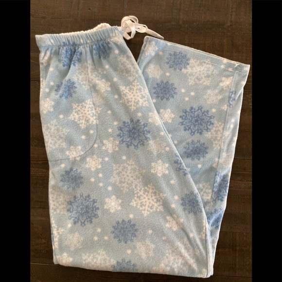 Blue snowflake fleece pajama pants - Picture 4 of 7